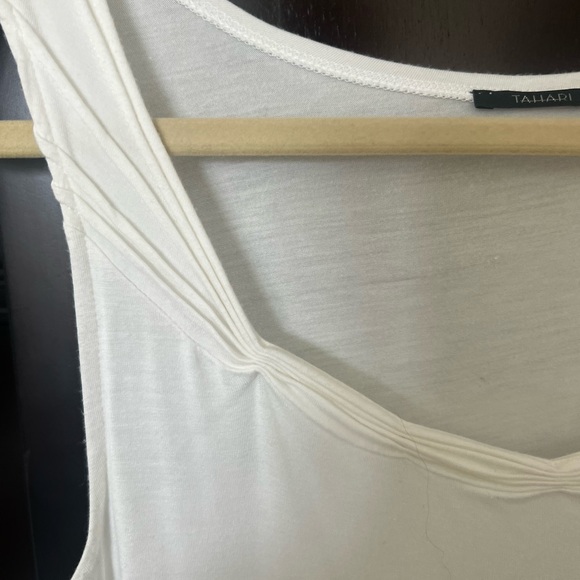 White tank top with edge details - Picture 4 of 4